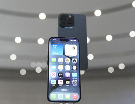施秉Apple维修站分享买iPhone15还是华为Mate60 